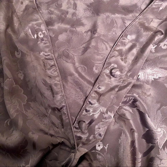 Gold Label Victorias Secret Embossed Floral Damask Print Button Down Nightgown - Picture 9 of 10